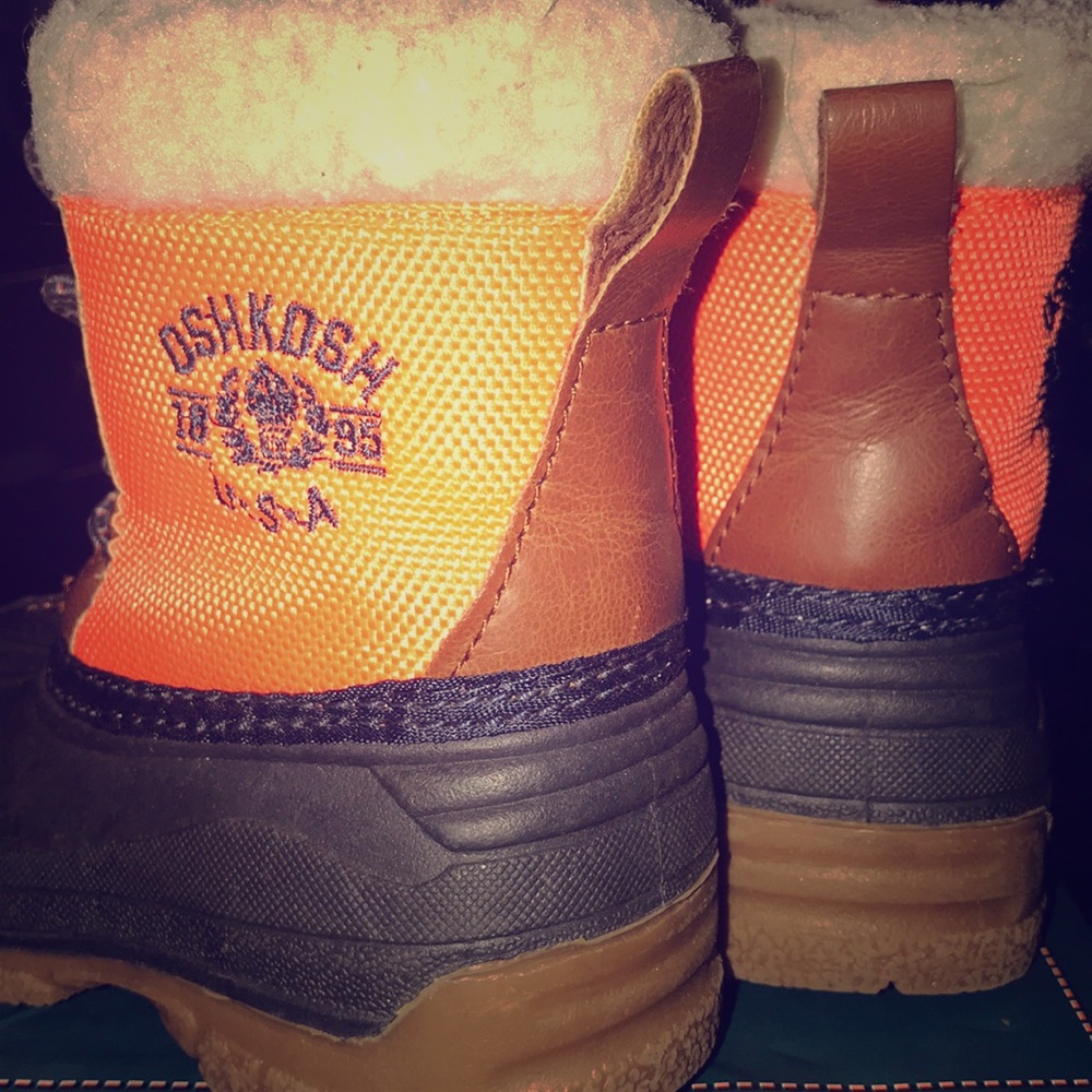 Kids Size 5 Oshkosh Snow Boots
